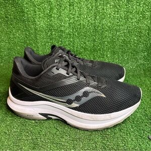 Saucony Axon Road Womens Size 10.5 Black White Athletic Running Shoes Sneakers